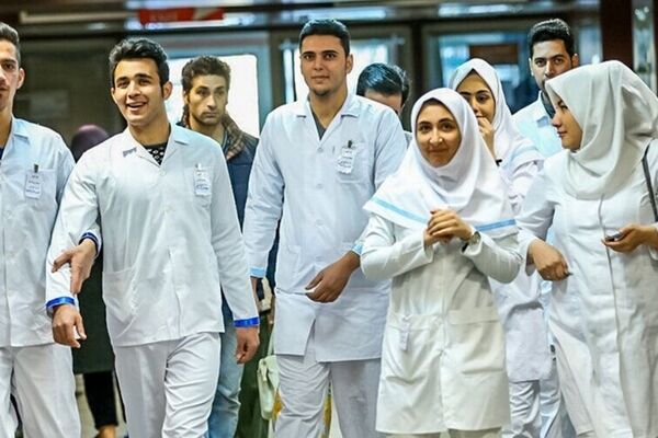 نماینده سابق مجلس: سالانه 10هزار کادر پزشکی از کشور مهاجرت می‌کنند