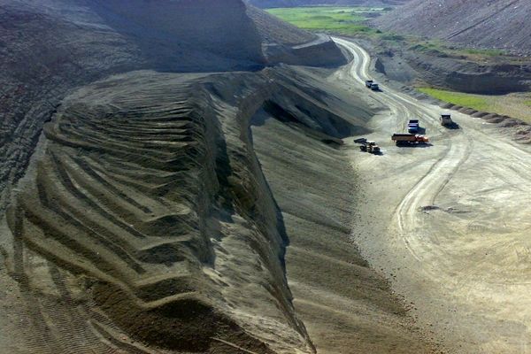بهره برداری ایران از بزرگترین معدن تیتانیوم خاورمیانه