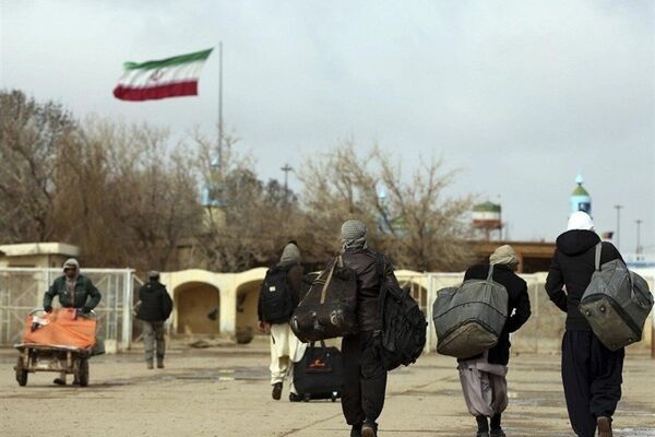 خبر مهم برای اتباع خارجی/ آیا افغانستانی‌های دارای کارت اقامت می‌توانند بیمه شوند؟