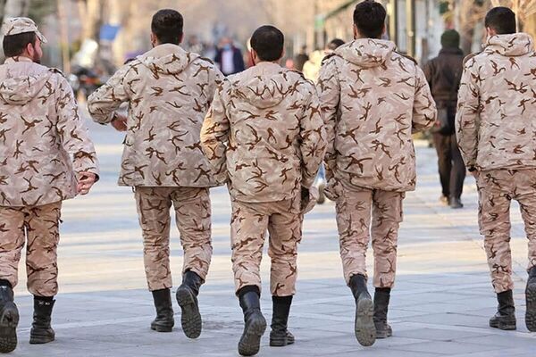 سربازان در صف/ مشمولان وام سرباز ماهر چه کسانی هستند؟ 