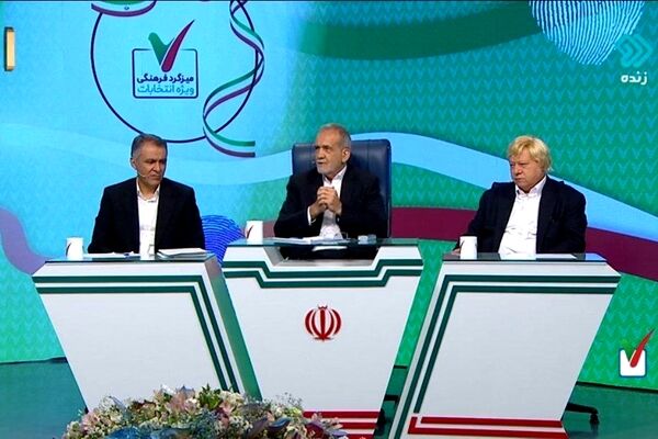 تنش در میزگرد فرهنگی صداوسیما / مشاور پزشکیان برنامه را ترک کرد