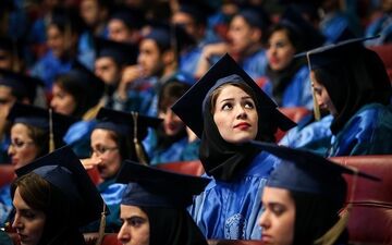 بورسیه تحصیلی نخبگان کشور از سوی بیمه دی
