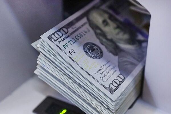 واکنش بازار ارز به سفر رافائل گروسی/قیمت دلار کاهشی می‌شود 