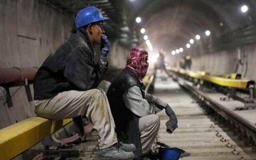 کارگران ایران در فهرست 10 کشور آخر دارای کمترین مزد هستند / چالش جدی حقوق ناچیز برای کارگران